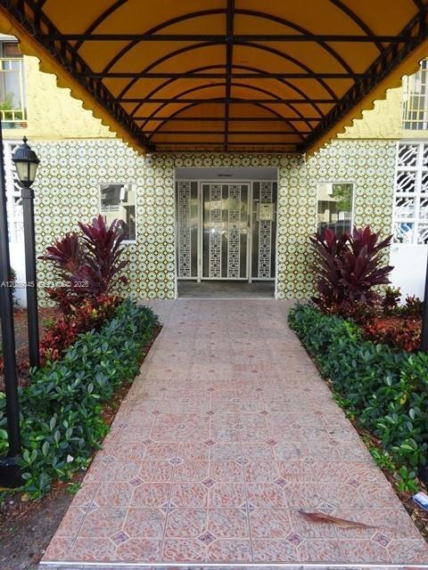 Building Photo - 1340 Lincoln Rd