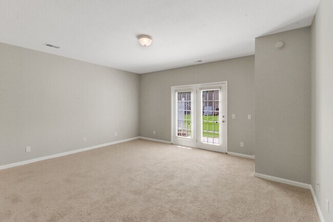 Building Photo - 3 Bed, 2. 5 Bath Like New Townhome in Richmond Hill