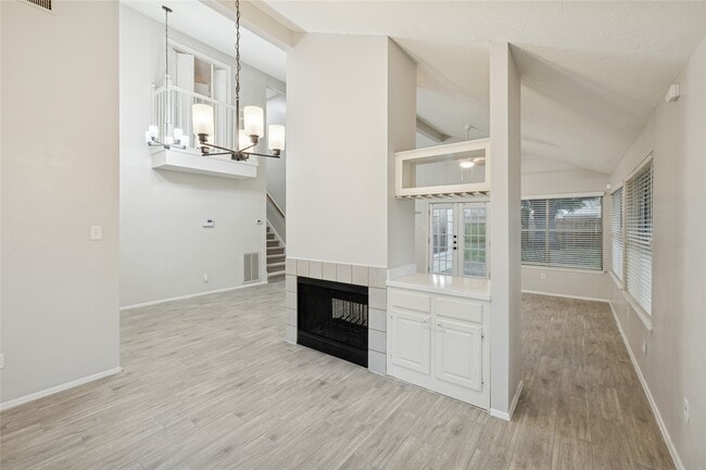 Building Photo - 8610 Lake Crystal Dr