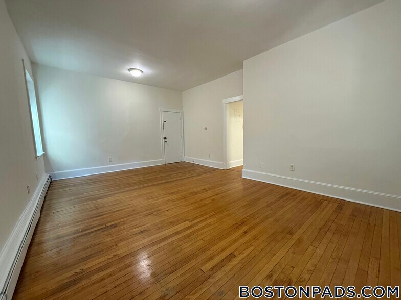 Building Photo - 17 Fairbanks St