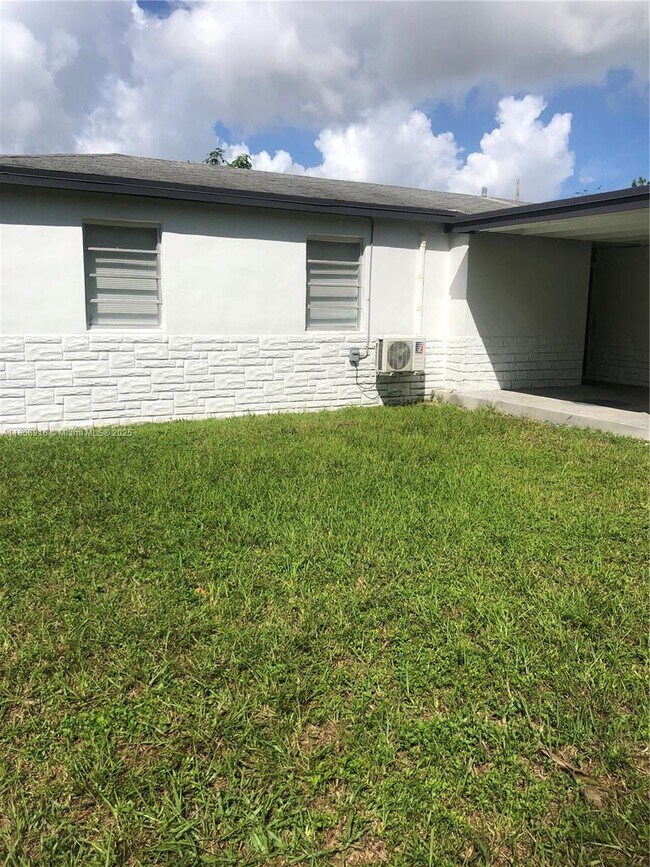 Building Photo - 300 NW 97th St