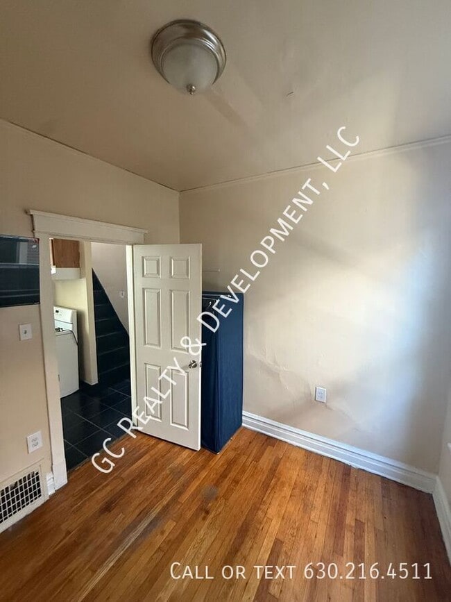 Building Photo - 10225 S Perry Ave