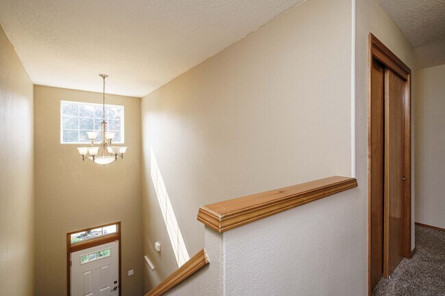 Building Photo - 3 bedroom 2.5 Bath - On Dead End Street - Low Maintenance Fenced Yard - Community Center with Swi...