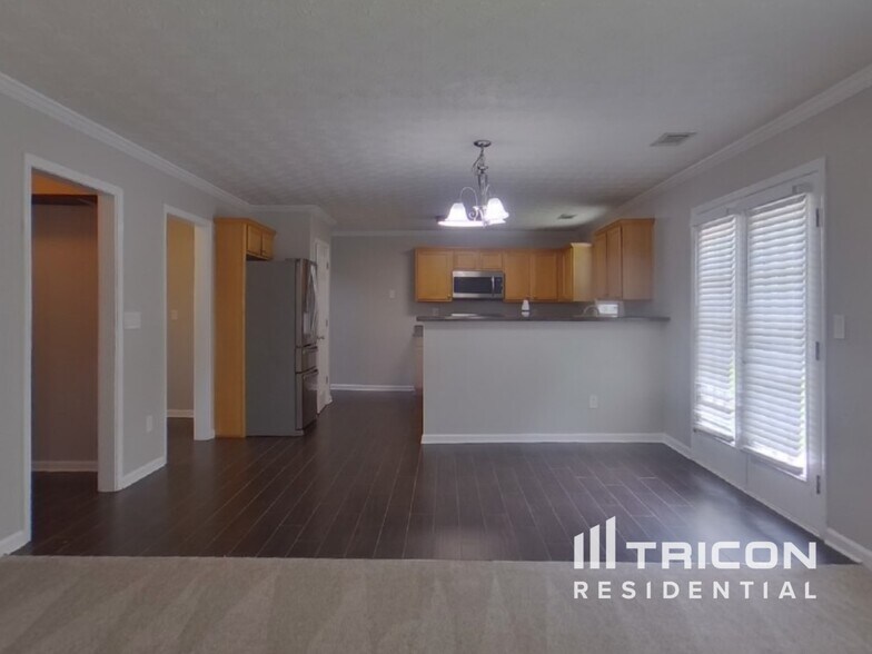 Building Photo - 315 Avonlea Dr