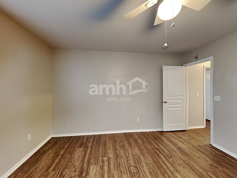 Building Photo - 6911 W Irwin Ave