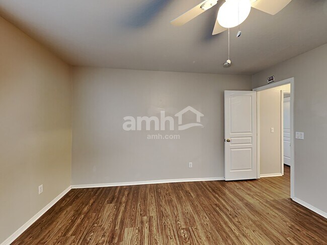 Building Photo - 6911 W Irwin Ave