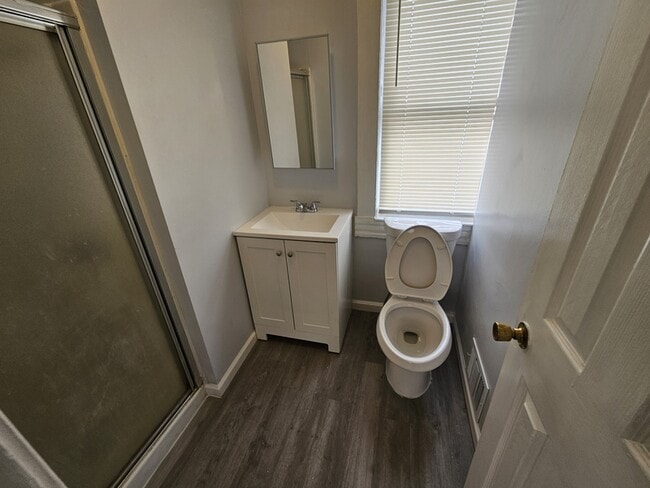 Building Photo - 1762 E 33rd St