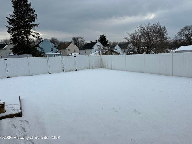 Building Photo - 548 Main St