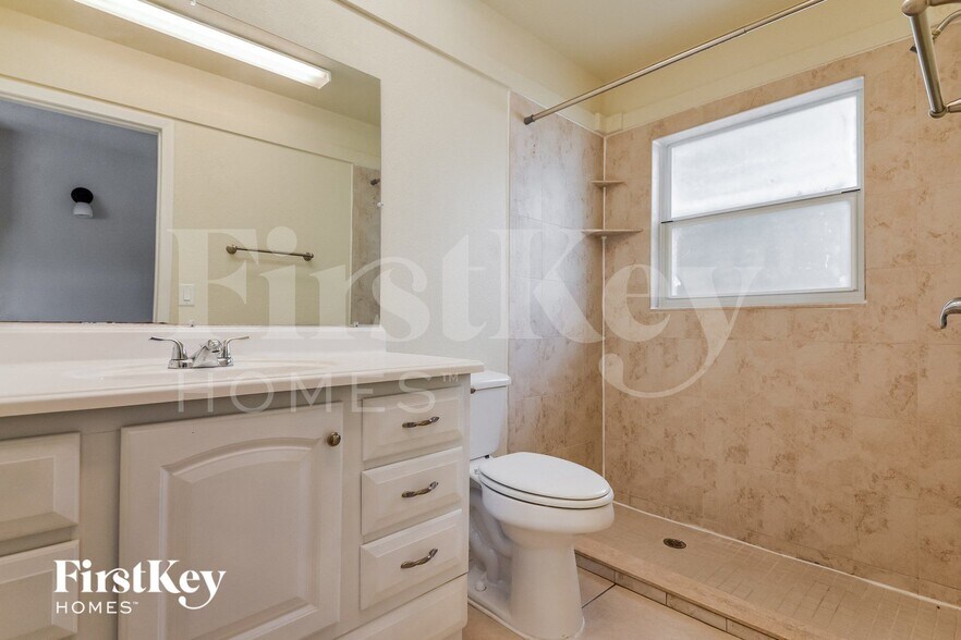 Building Photo - 3806 Southern Pkwy W