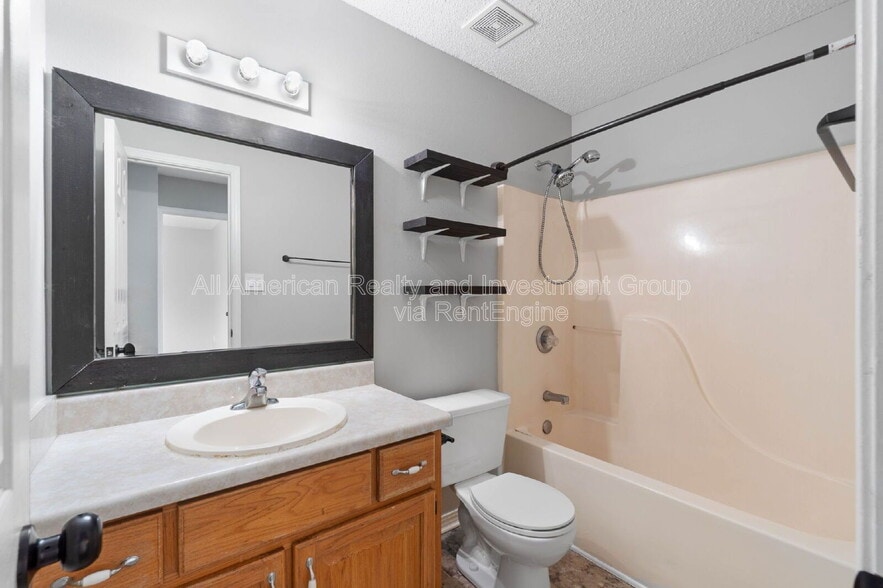 Building Photo - 908 Emily Cir