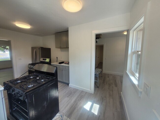 Building Photo - Remodeled 3 Bedroom Plus Office with Large...