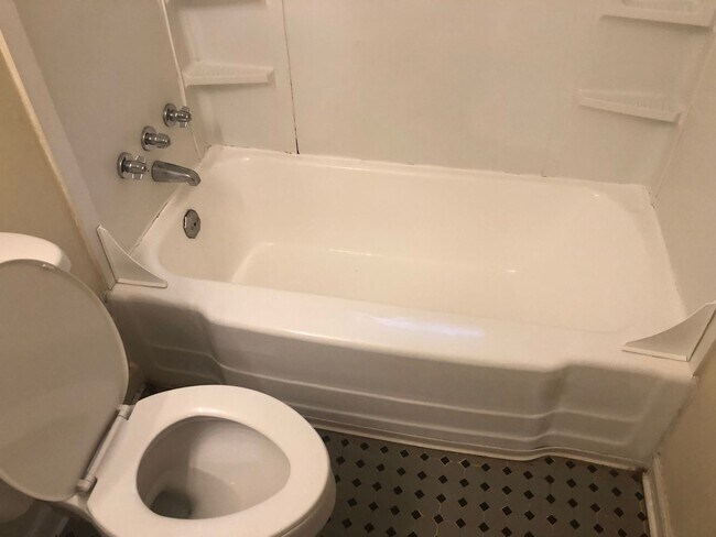 Building Photo - Dresden E - Westchester Duplex