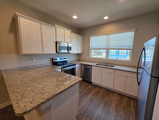 Building Photo - Townhome for Rent