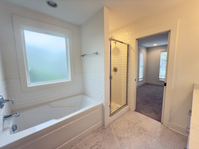 Building Photo - Beautiful 3 bed 3 bath WALKABLE to restaur...