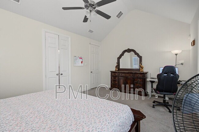 Building Photo - 8701 Fairway Ln