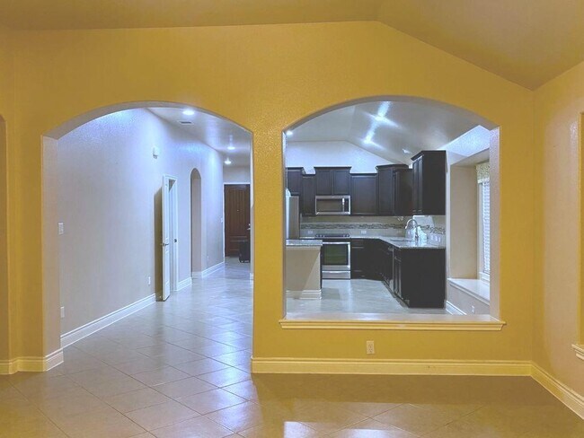 Building Photo - 313 Summer Pointe