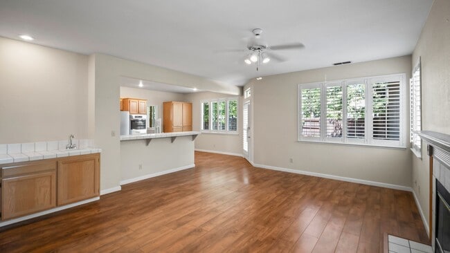 Building Photo - 4 BR/3BA Home in Laurel Creek with Park-Like Backyard!