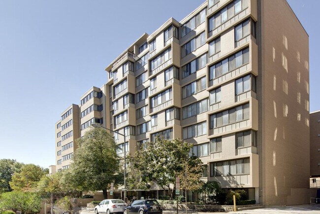 Building Photo - 522 21st St NW