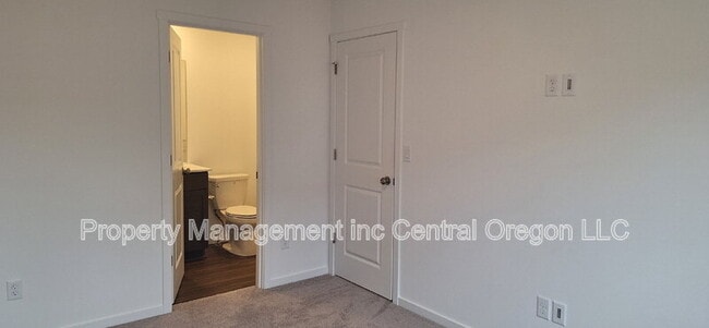 Building Photo - 1349 NE Cobbleridge Lp