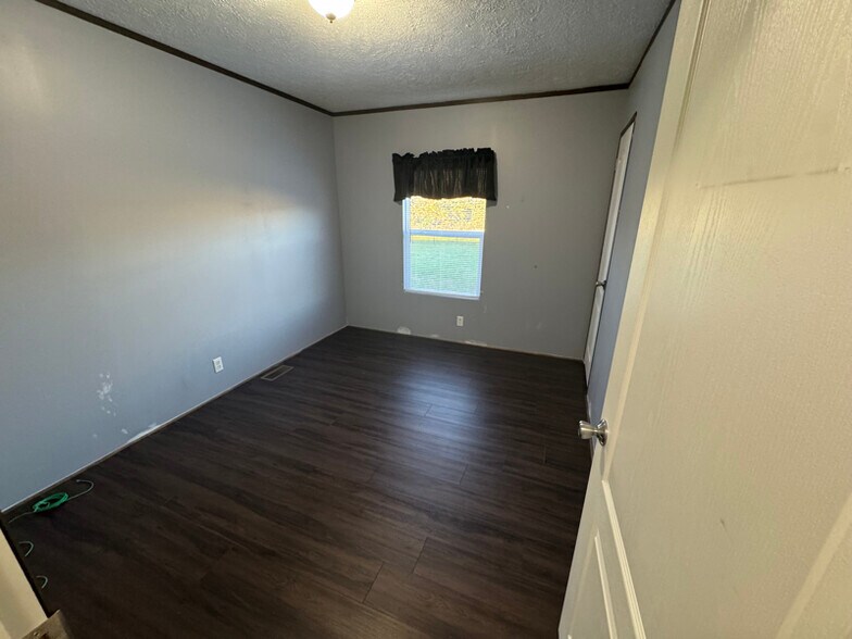 Building Photo - 1926 Wilsonville Rd