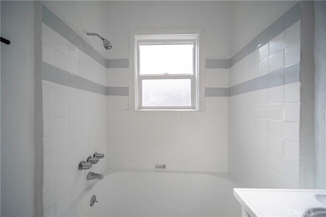 Building Photo - 1127 E 67th St