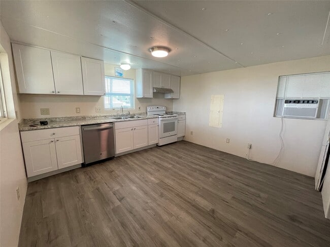 Building Photo - 110 20th St