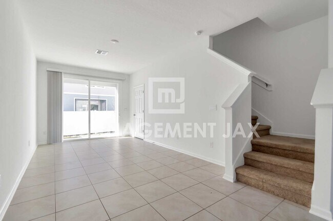 Building Photo - 8306 Zenith Cir