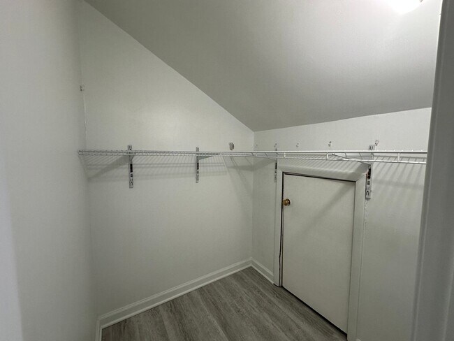 Building Photo - 61 Riverchase Dr