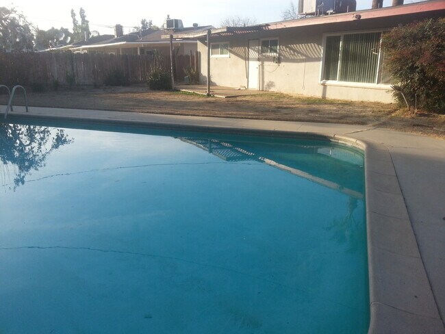 Building Photo - Contemporary Home with a pool near Bullard High School Fresno, CA