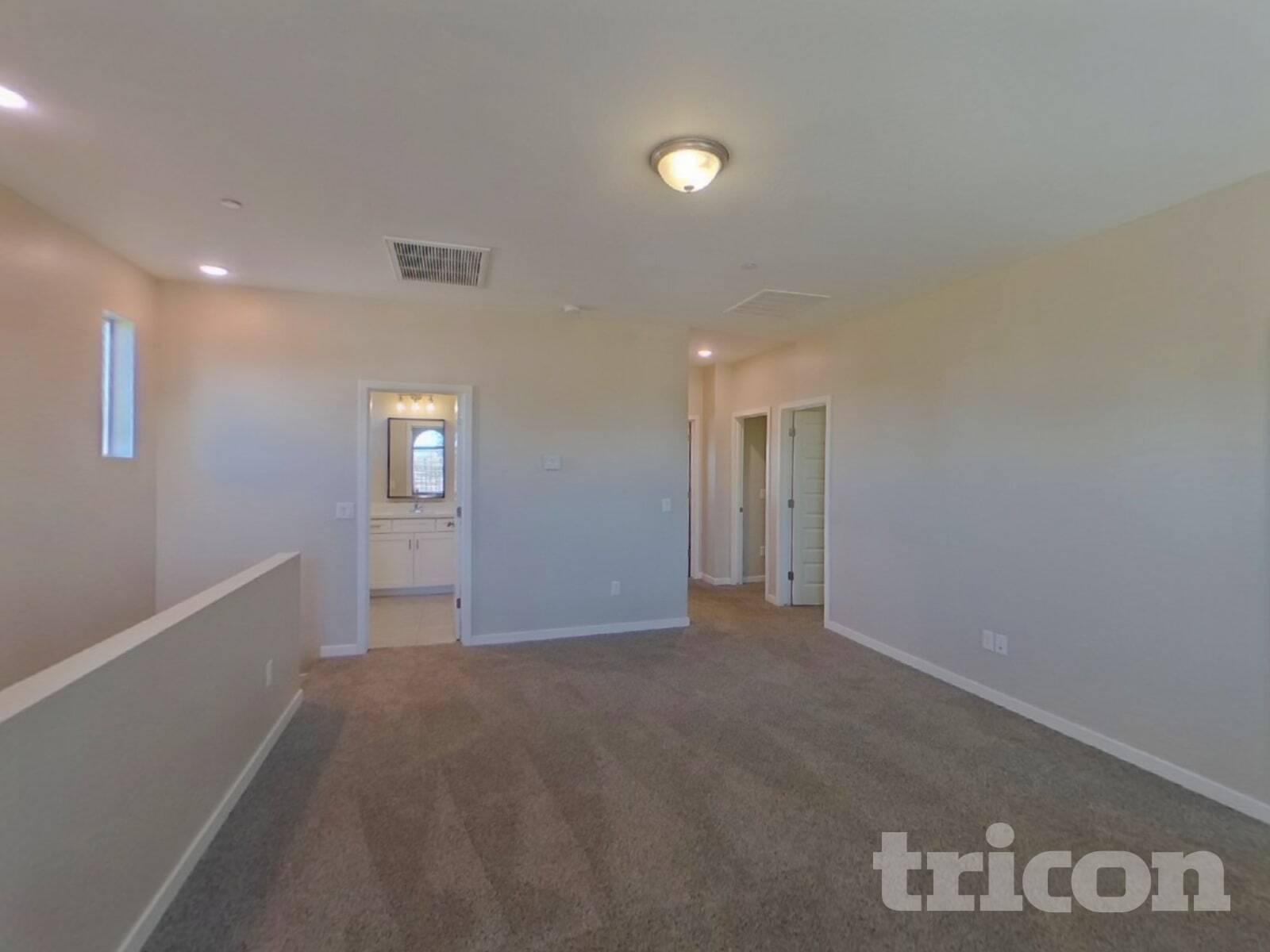 Building Photo - 1349 N Parkcrest