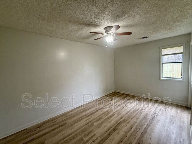 Building Photo - 1618 W Matthews Ave
