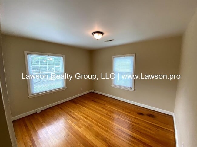 Building Photo - Charming South Roanoke Two Bedroom-One Lev...
