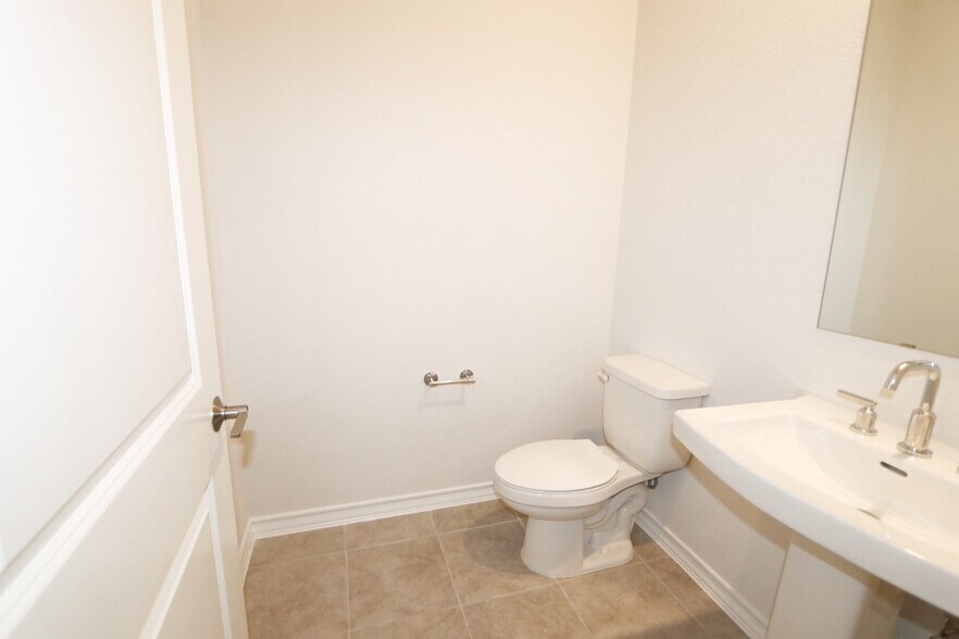 Building Photo - 109 Rampart Lp