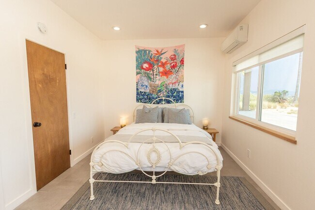 Building Photo - Spectacular Furnished 4 Bedroom/ 3 Bath Mid-Century Modern Retreat in Encinitas