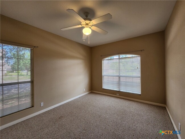 Building Photo - 1771 Oak Glen