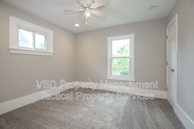 Building Photo - 3694 E 147th St
