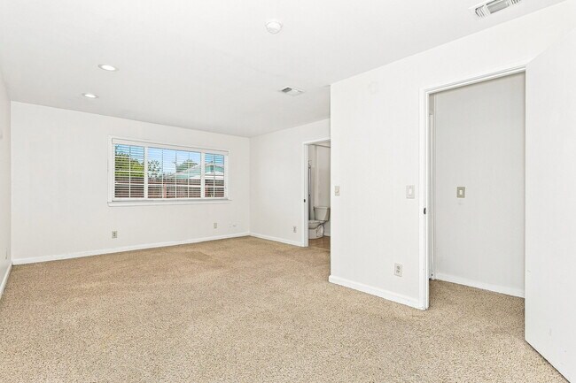 Building Photo - 7205 Dedrick Ct