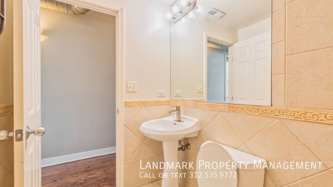 Building Photo - 2329 W Harrison St