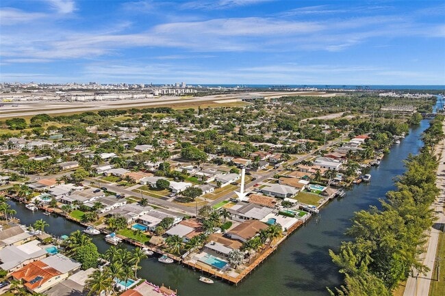 Building Photo - 915 NW 7th St