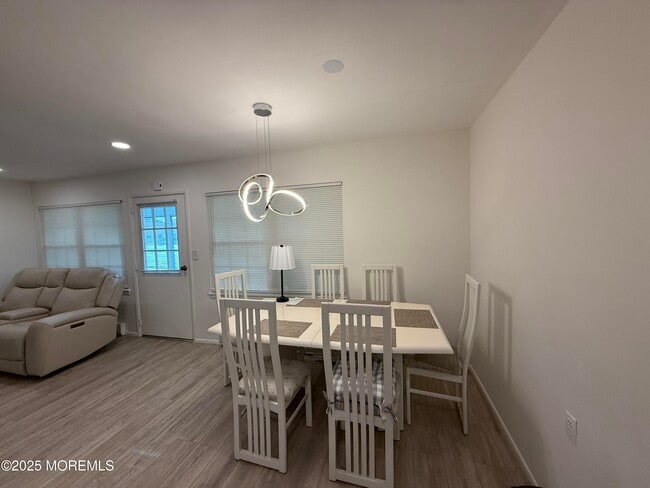 Building Photo - 1178B Clydebank Ct