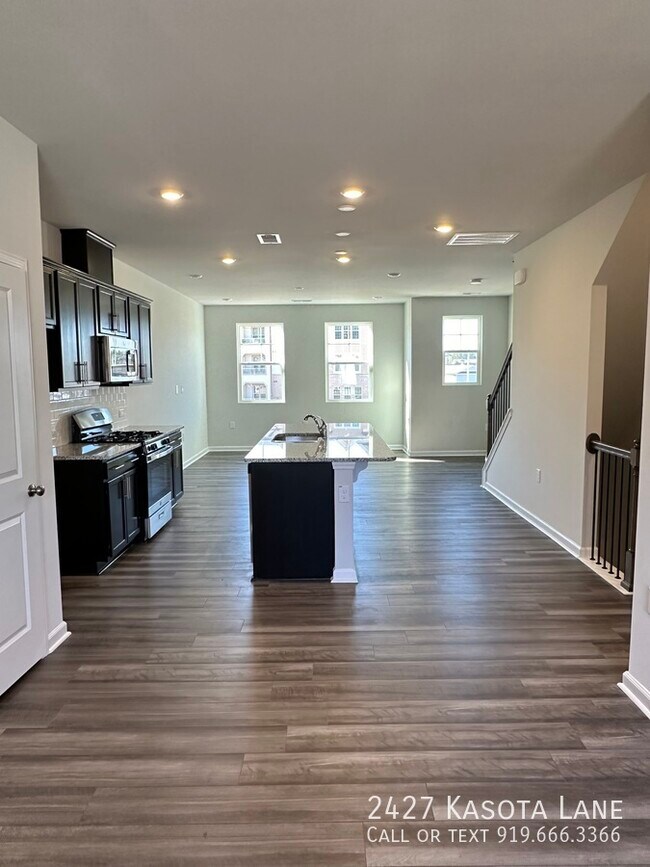 Building Photo - 2427 Kasota Ln