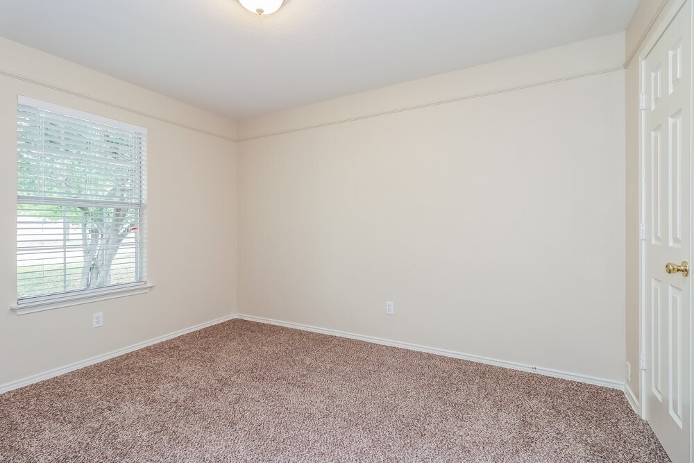 Building Photo - 948 Grand Central Pkwy