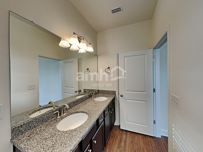 Building Photo - 407 Pine Terrace Drive