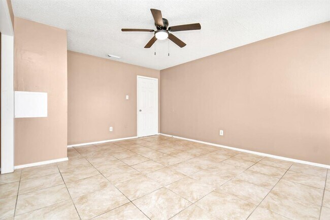 Building Photo - 17035 Quail Bend Dr