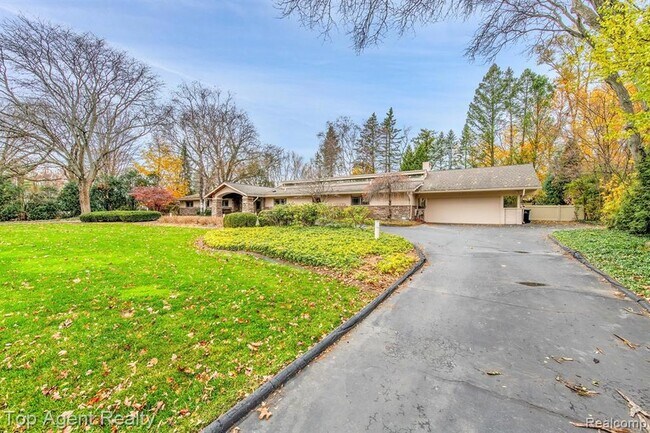 Building Photo - 5760 Snowshoe Cir