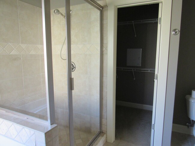 Building Photo - 285 Solamere Ln