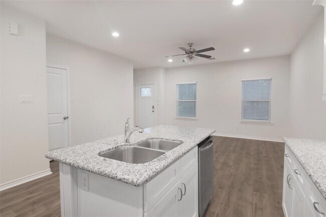 Building Photo - 16980 W Ivanhoe St