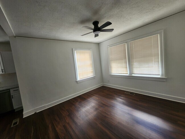 Building Photo - 3 Bedroom 2 Bath with Carport and Fenced Yard in Midtown Columbus