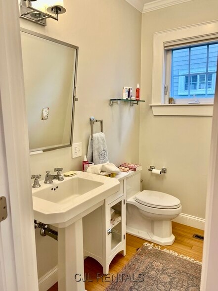 Building Photo - 150 Vassal Ln