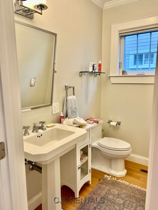 Building Photo - 150 Vassal Ln